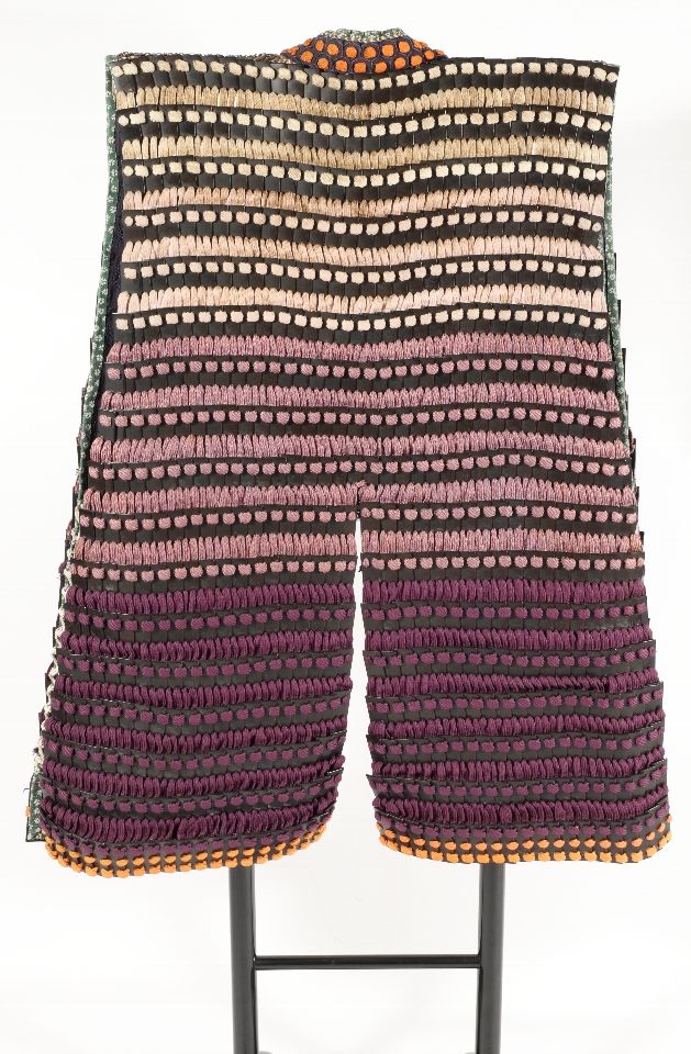 裾濃紫糸縅小札陣羽織
